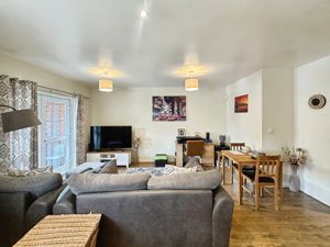 Lounge/Diner- click for photo gallery
